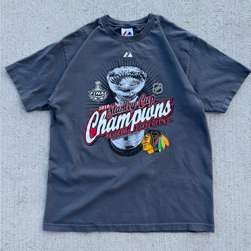 Majestic Chicago Blackhawks 2010 Stanley Cup Champions Grey  T Shirt - Mens L